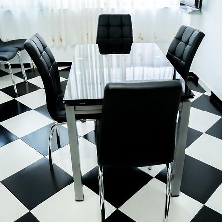 Apartament Luxury Apartment Гура Хуморулуй Екстериор снимка
