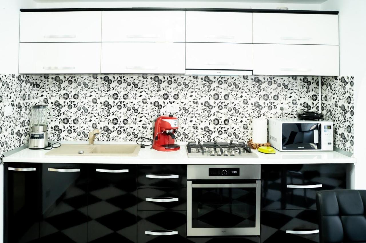 Apartament Luxury Apartment Гура Хуморулуй Екстериор снимка