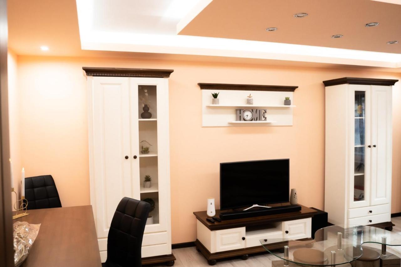 Apartament Luxury Apartment Гура Хуморулуй Екстериор снимка