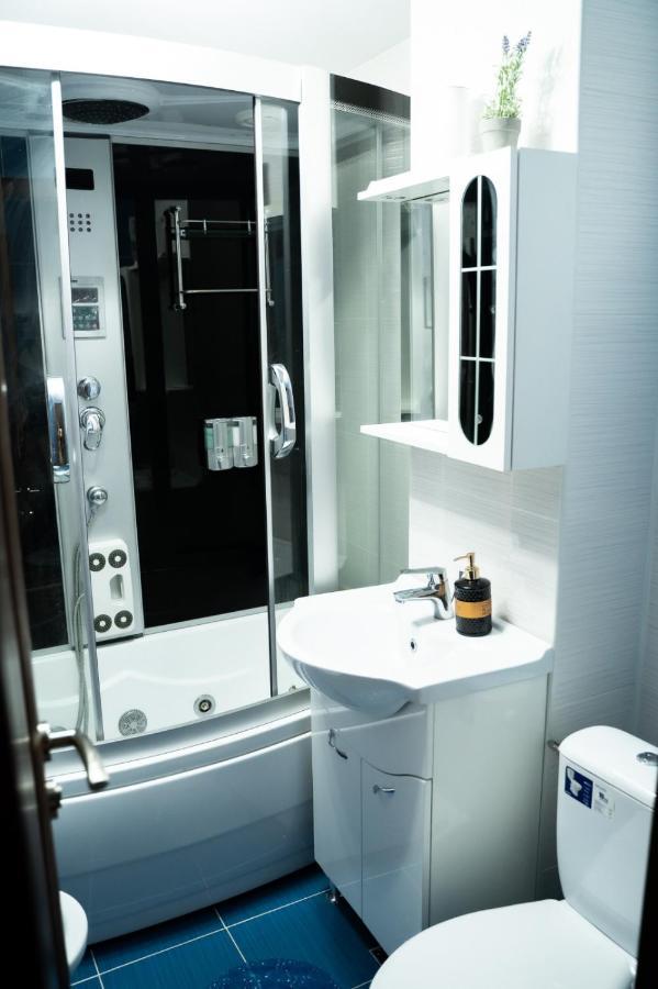 Apartament Luxury Apartment Гура Хуморулуй Екстериор снимка