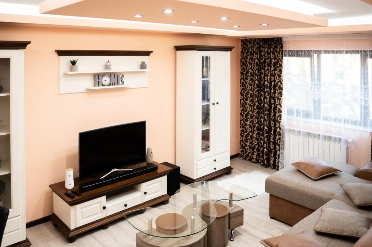Apartament Luxury Apartment Гура Хуморулуй Екстериор снимка
